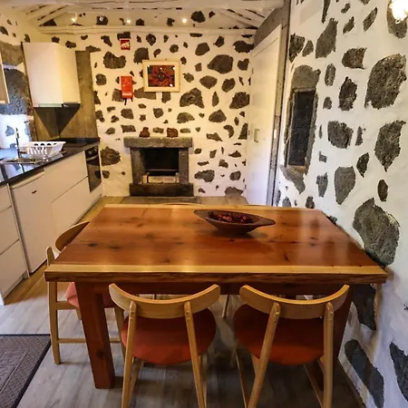 Adega Baia Azul - The Essence Of Pico