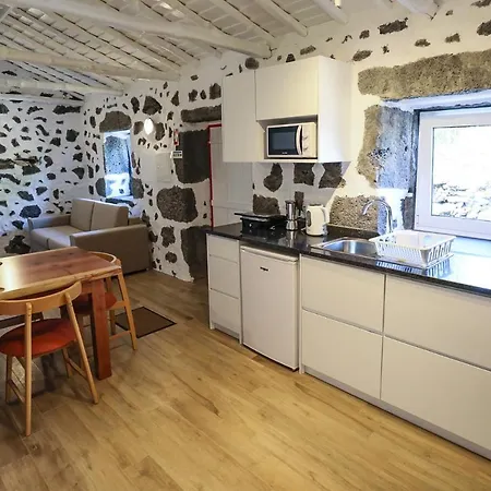 Adega Baia Azul - The Essence Of Pico Chalet *