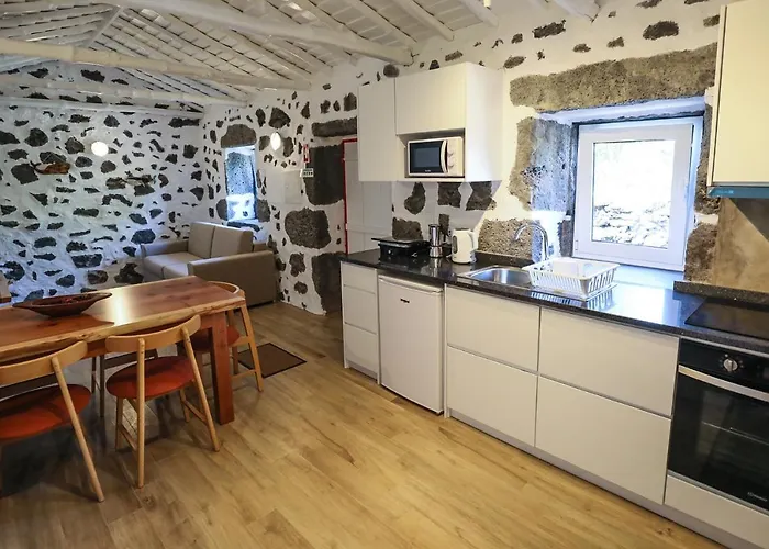 Adega Baia Azul - The Essence Of Pico Chalet *