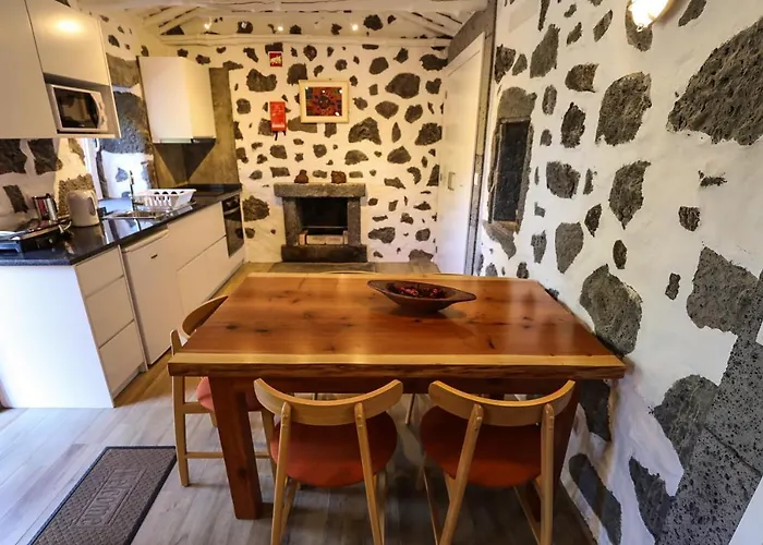 Adega Baia Azul - The Essence Of Pico