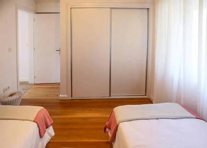 Adega Baia Azul - The Essence Of Pico Sao Roque do Pico