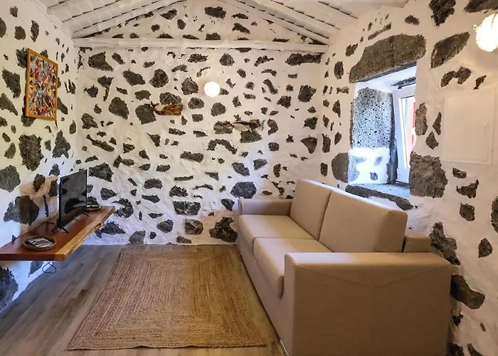 Adega Baia Azul - The Essence Of Pico