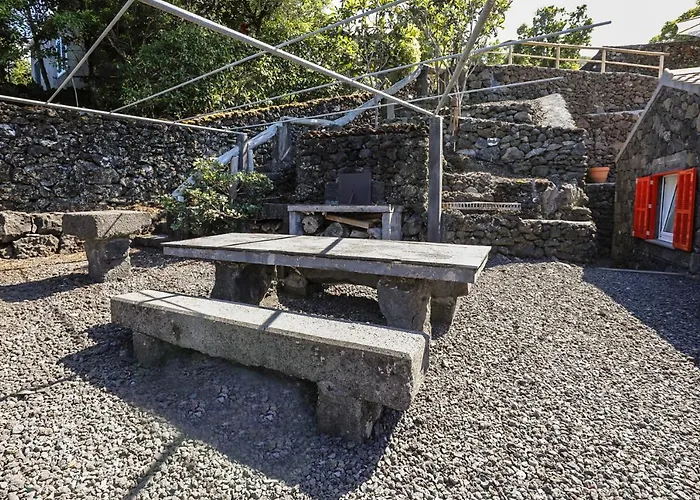 Adega Baia Azul - The Essence Of Pico * Sao Roque do Pico