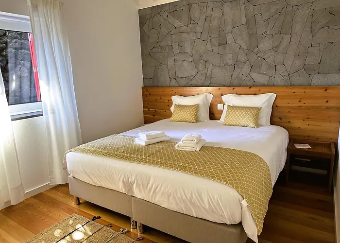 Adega Baia Azul - The Essence Of Pico São Roque do Pico